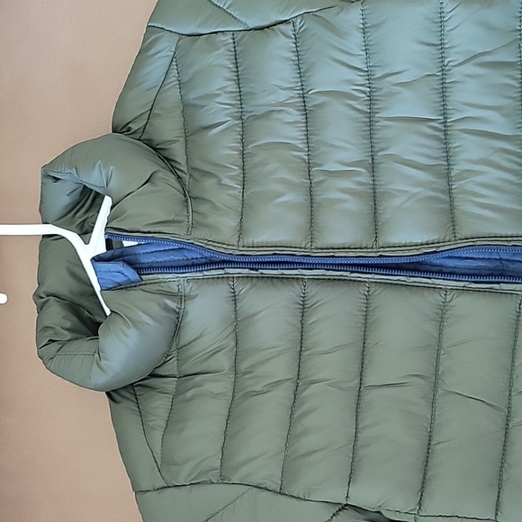 Amazon Essentials Boy's  Lightweight Puffer Jacket Size 6-7 - Picture 5 of 13